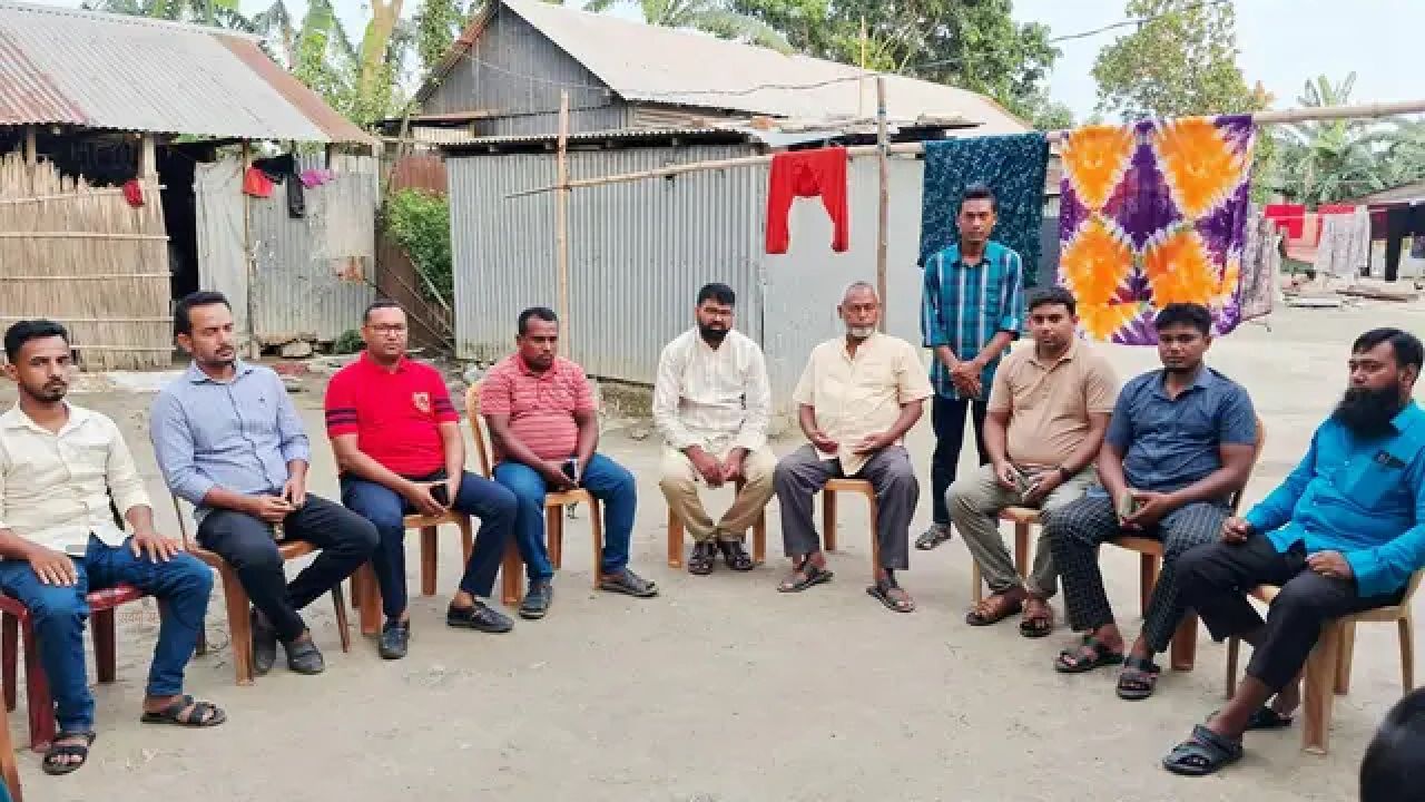 ইরাকে নিহত মনোহারের পরিবারকে ১ মাসের বাজার করে দিলেন মাদারগঞ্জ প্রবাসী কল্যাণ পরিষদ 