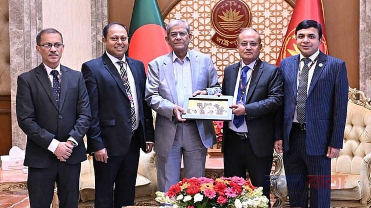 <span class='techtaranga_subtitle'>বঙ্গভবনে উপাচার্যের আমন্ত্রণ গ্রহণ করেছেন রাষ্ট্রপতি; সমাবর্তনে গেস্ট অব অনার হিসেবে প্রধানমন্ত্রীর উপস্থিত থাকার কথা / </span>ঢাবির ৫৪তম সমাবর্তন ২৬ জানুয়ারি, থাকবেন রাষ্ট্রপতি ও প্রধানমন্ত্রী
