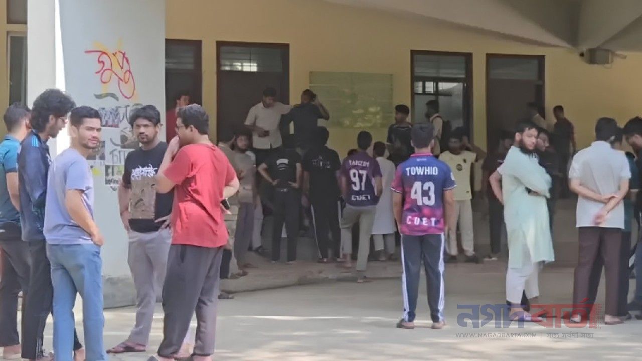 তালা ভেঙে ভিসির দপ্তরে নতুন উপাচার্য, উত্তপ্ত চুয়েট ক্যাম্পাস