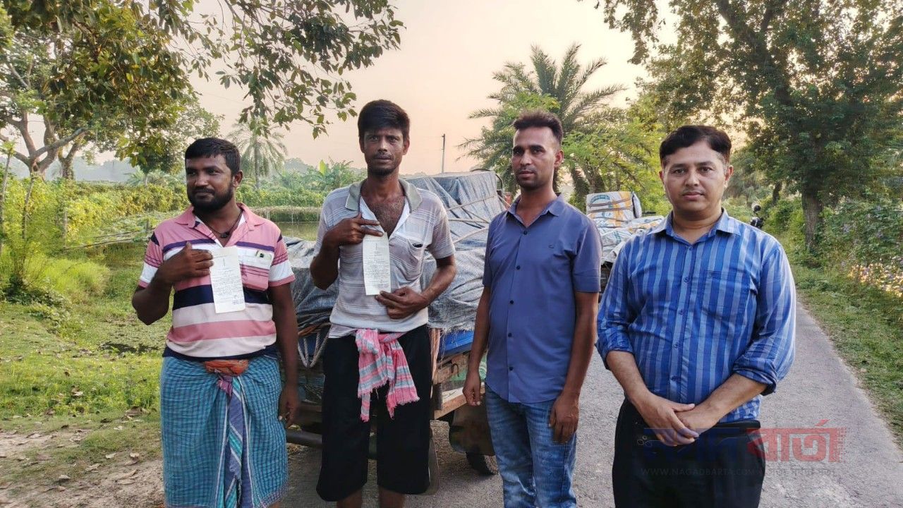 ৩২ ড্রাম মুরগির বিষ্ঠা বহন করায় দুই ব্যক্তিকে জরিমানা